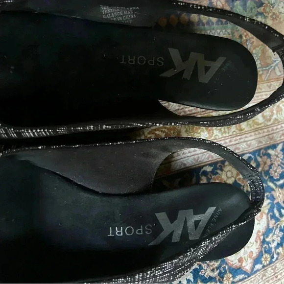 GUC Anne Klein AK Sport sling back small wedge heel sandal/shoe, size 8. - Picture 8 of 10